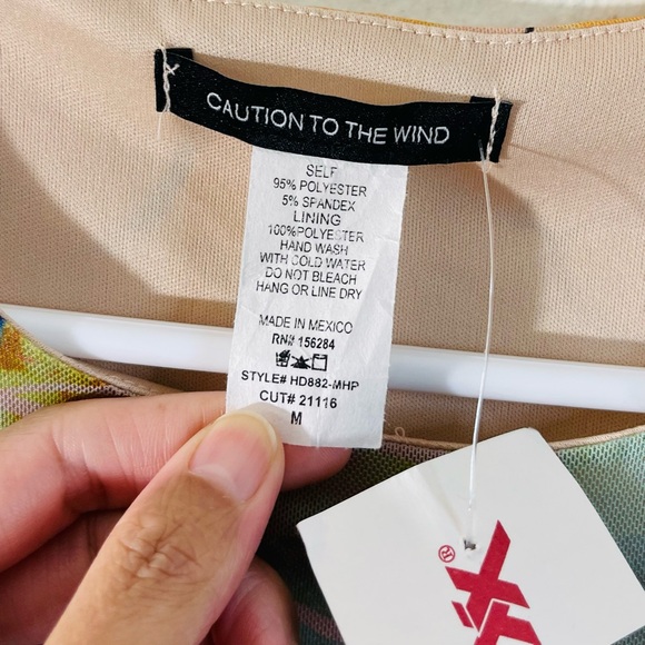 NWT Caution to the Wind Women Multicolor Artsy Sleeveless Bodycon Dress Medium - Picture 3 of 9